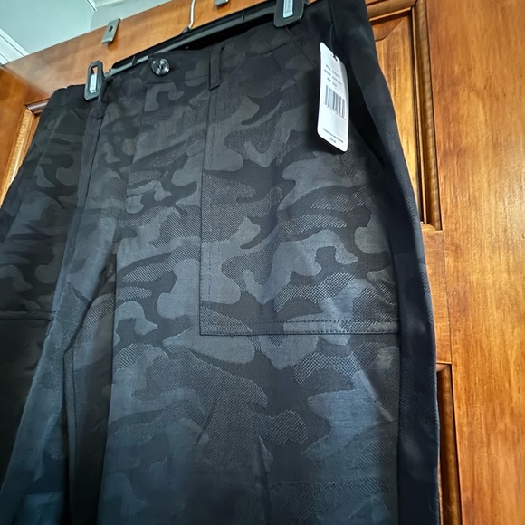 Black camo- Liverpool utility jogger pant zipper hem 31/12 New with tags - Picture 4 of 7